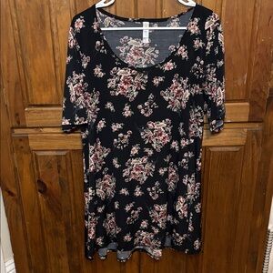 Lularoe Women’s Floral Black Half Sleeve Long Tunic Top Size XL